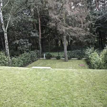 Nadmorski Dwor - Czerwona Magnolia *